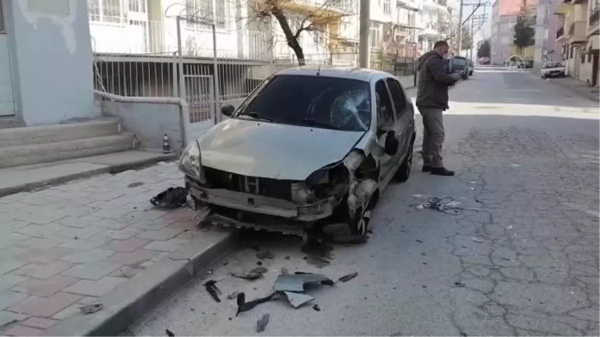 Ehliyetsiz sürücünün kullandığı otomobille çarpışan elektrikli bisikletin sürücüsü yaralandı