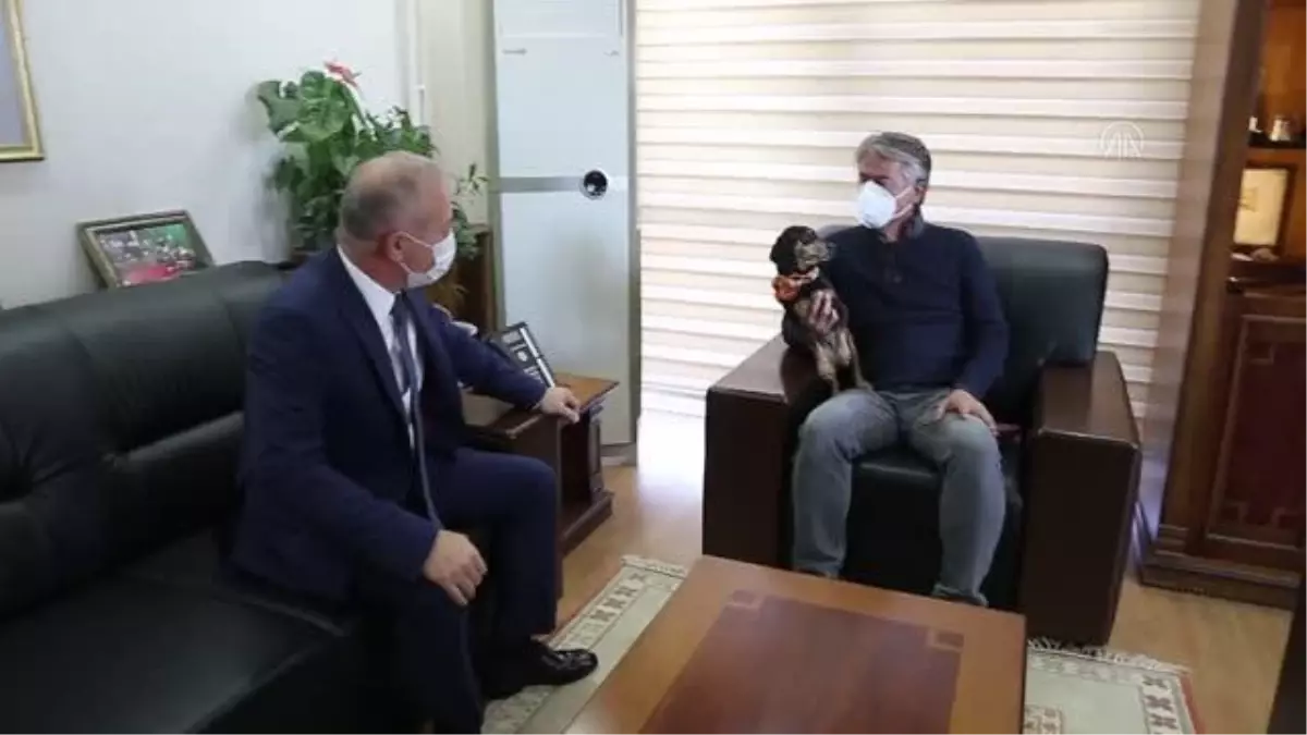 Son dakika... Köpeğiyle donma tehlikesi geçiren vatandaşı kurtaran polisler ödüllendirildi