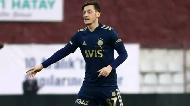 Mesut Özil, yaptığı paylaşımla derbi ateşini yaktı: Sabırsızlanıyorum