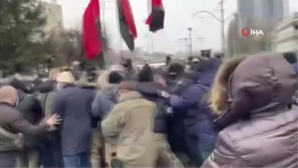 Ukrayna\'da Rus yanlısı televizyon kanalının kapatılması için protesto