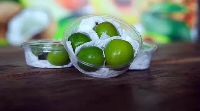 Fiyat� bir kilo k�ymaya denk olan 4 adet erik, 60 liradan al�c� buluyor