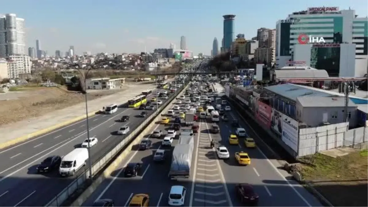 İstanbul\'da 56 saatlik kısıtlama öncesi trafik yoğunluğu erken başladı