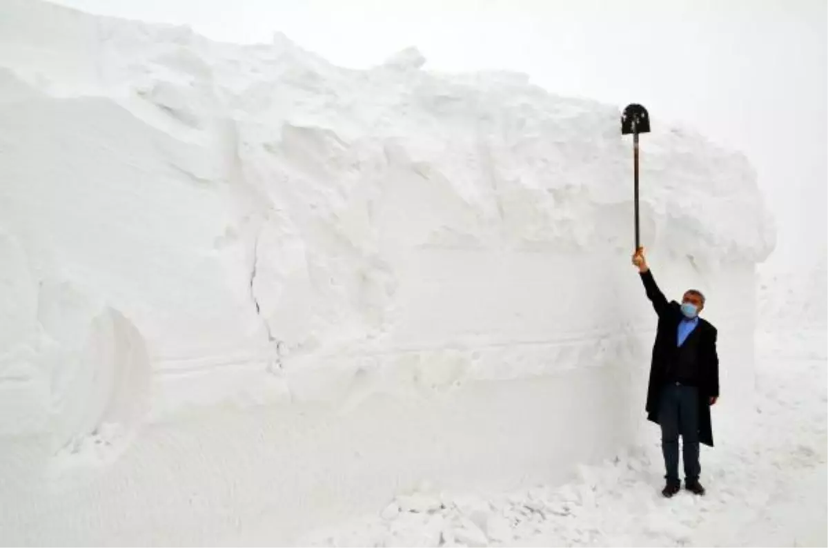 Bir kentimizde kar kalınlığı 6 metreye ulaştı! Ekipler 1 saatte 15 metre yol açabiliyor