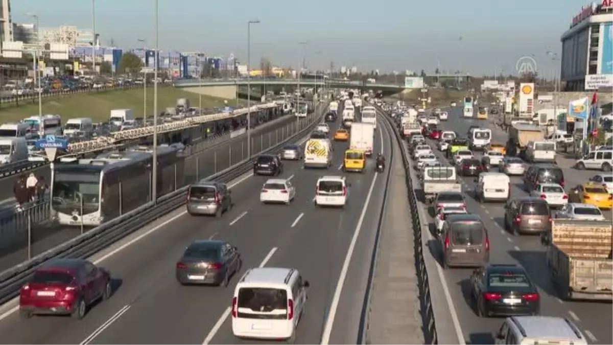 Sokağa çıkma kısıtlaması öncesinde trafik yoğunluğu (2)