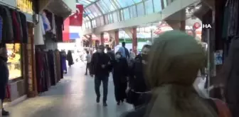 Altın düştü, borcu olan ve düğün yapacaklar kuyumculara koştu