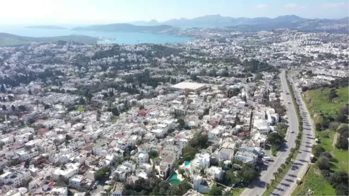 Son dakika gündem: Bodrum\'da polis ekipleri sahil bandında ve caddelerde devriye yaptı