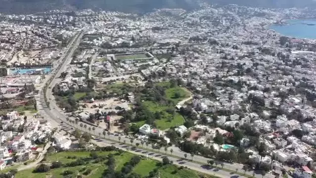 Son dakika gündem: Bodrum'da polis ekipleri sahil bandında ve caddelerde devriye yaptı