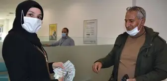 Hesabındaki 20 bin doları görünce hayatının şokunu yaşayan kadın, gerçeği bankada öğrendi