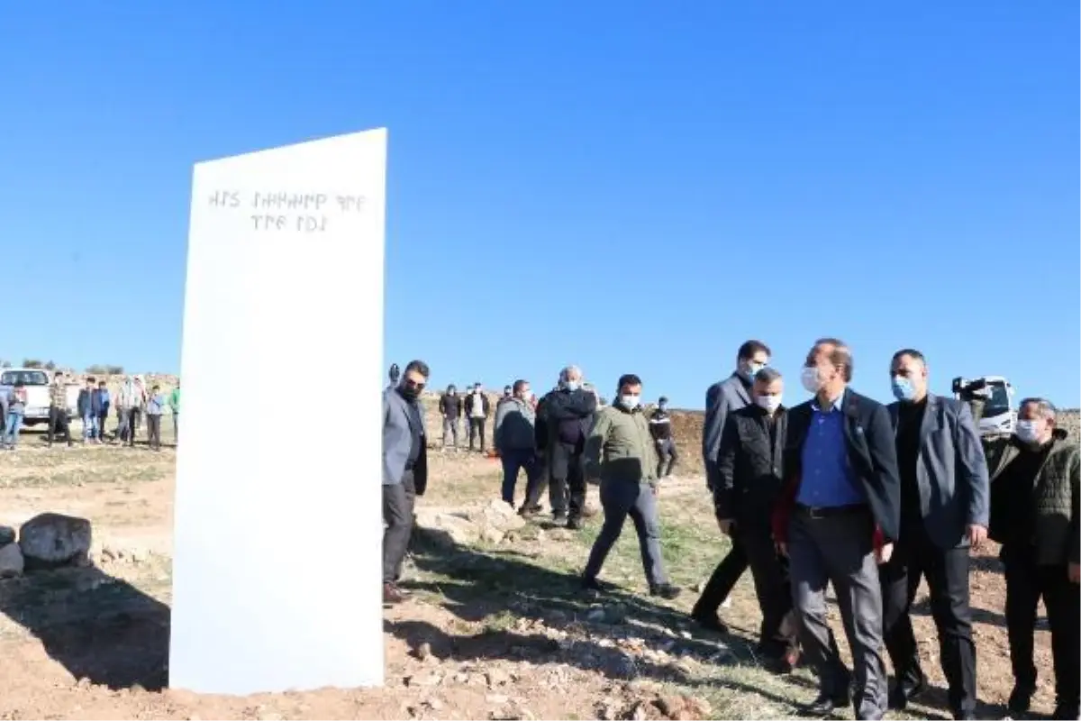 ŞANLIURFA - Göbeklitepe yakınlarında toprağa saplı bulunan metal blokun sırrı çözülmeye çalışılıyor (2)