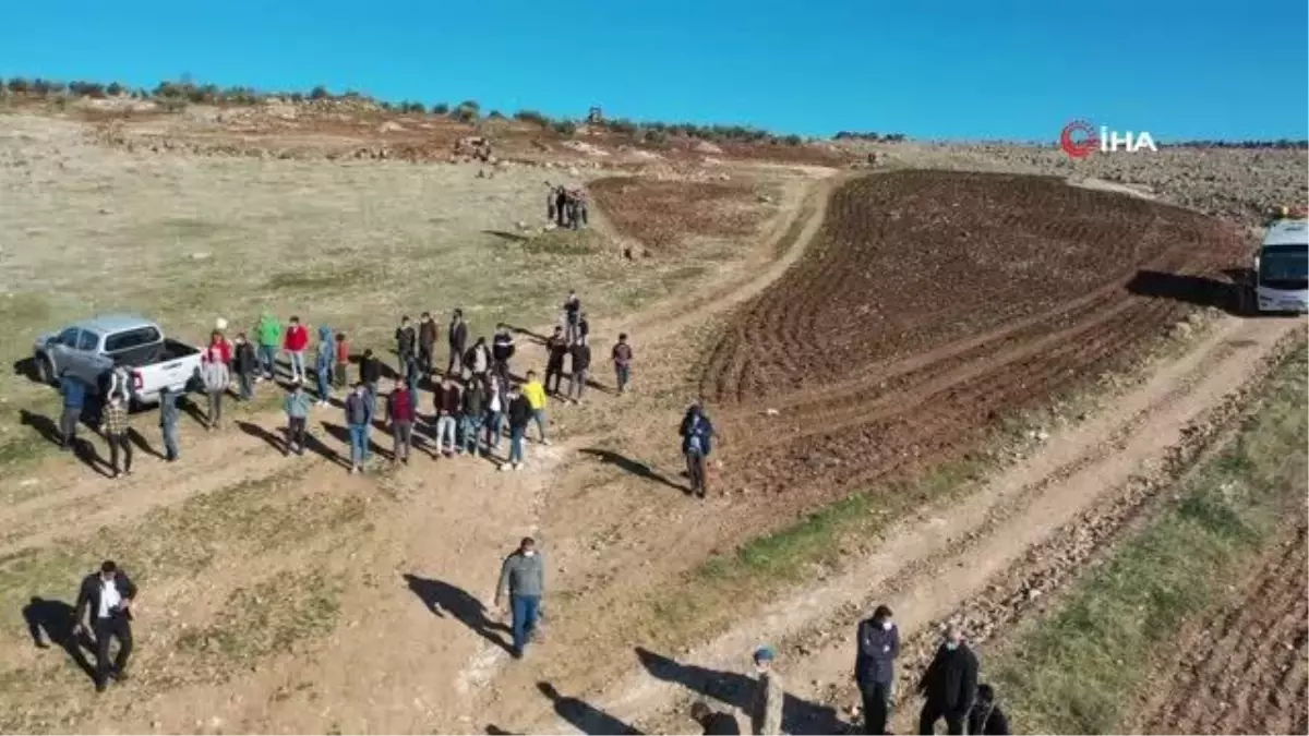 Vali Erin Göbeklitepe yakınlarındaki metal bloğu inceledi