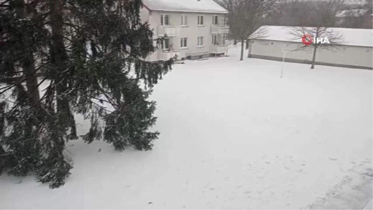 Almanya şiddetli kar yağışıyla mücadele ediyor