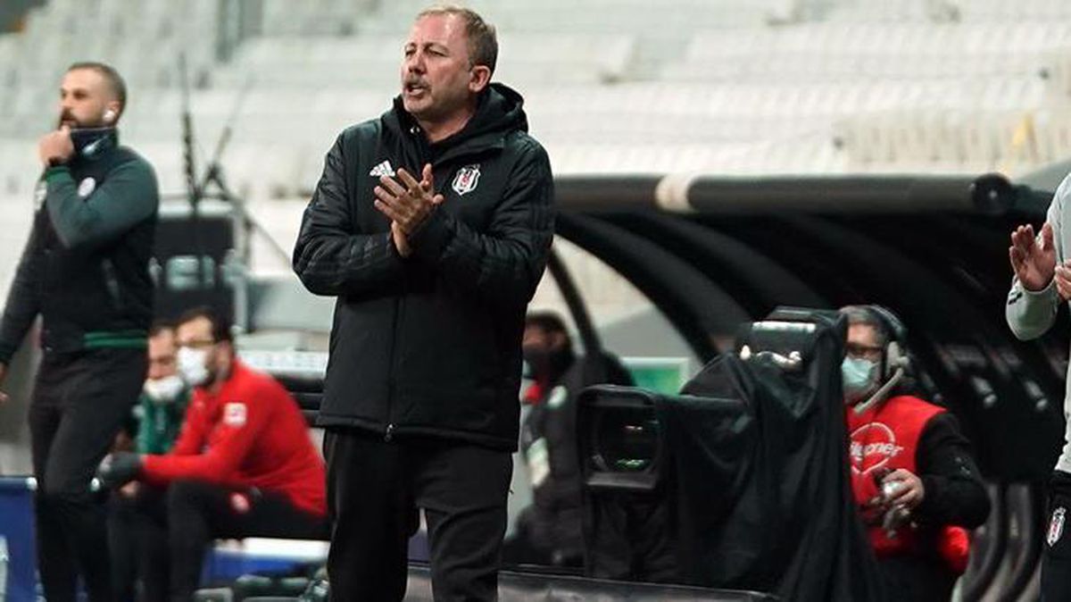 Sergen Yalçın, Konyaspor galibiyeti sonrası oyuncularını tek tek tebrik etti
