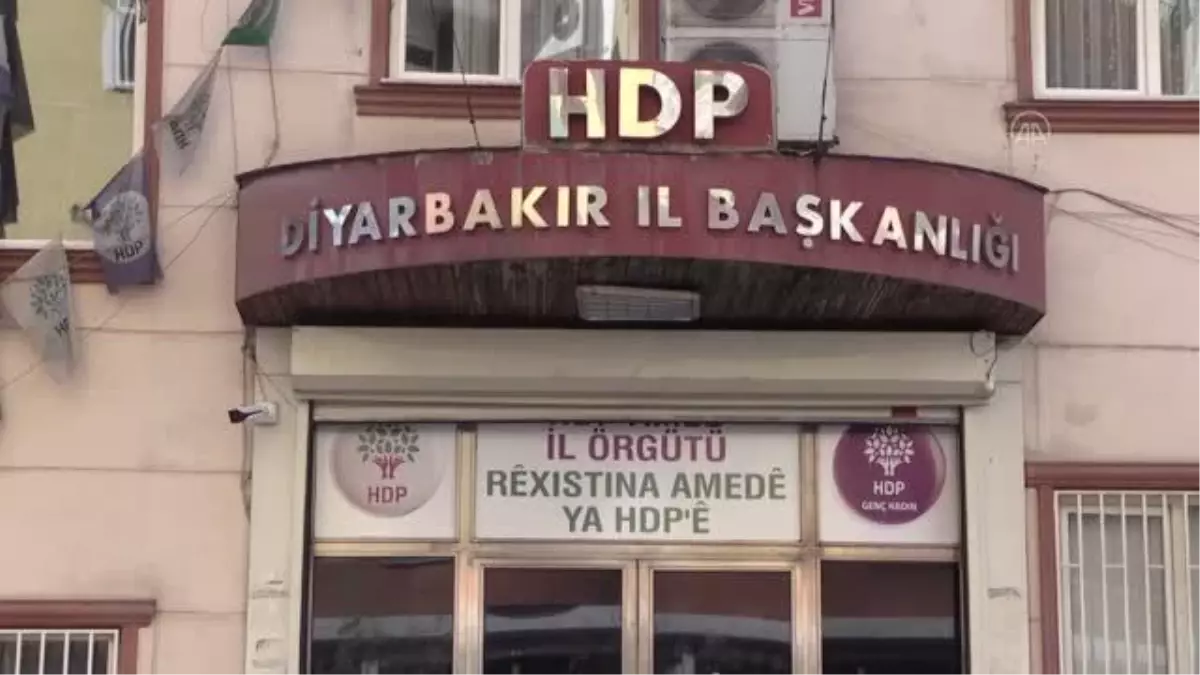 Diyarbakır annelerinin oturma eylemine iki aile daha katıldı