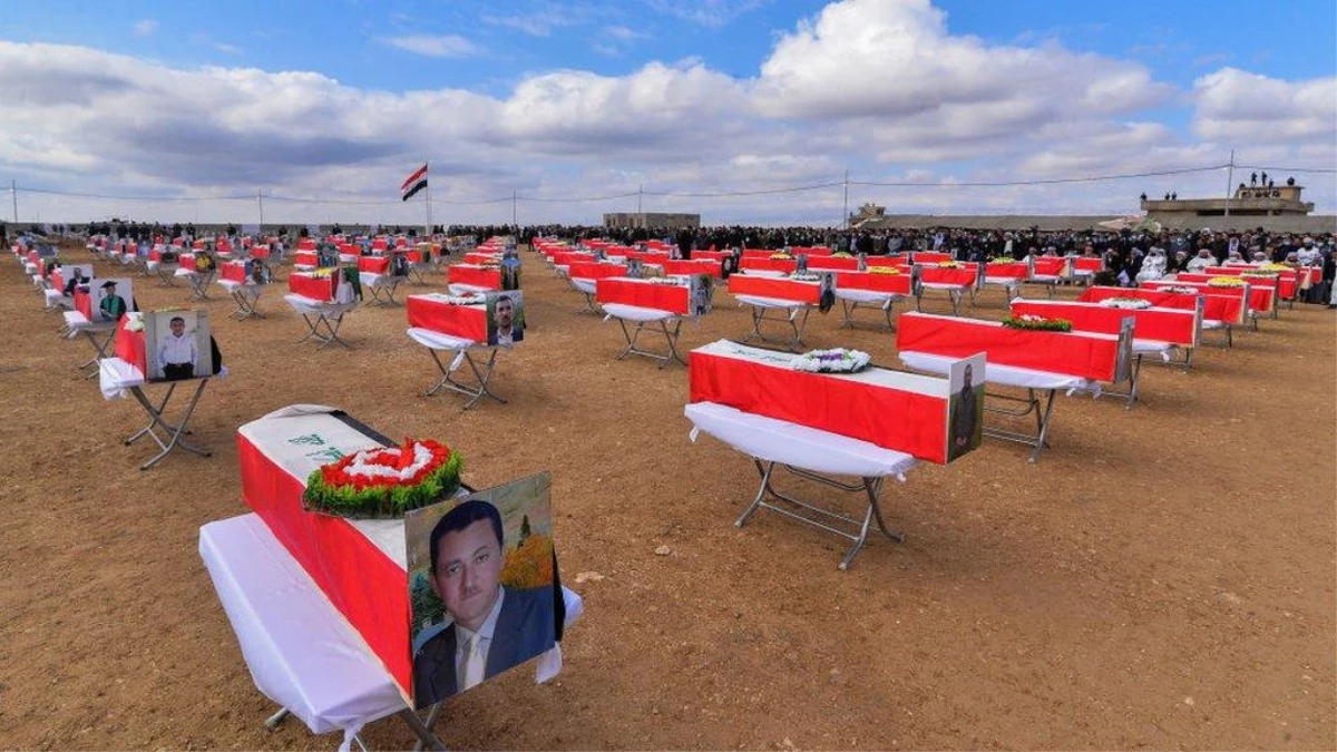 Iraq\'ta Ezidi toplumu IŞİD katliamlarında öldürülen 104 kurbanı toprağa verdi