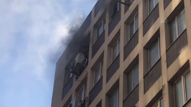 Son dakika haber: İş merkezinde çıkan yangında mahsur kalan kadını itfaiye ekipleri kurtardı
