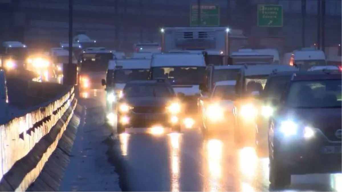 İSTANBUL\'DA ÇAKARLILAR YİNE EMNİYET ŞERİDİNDE, SÜRÜCÜLER RAHATSIZ