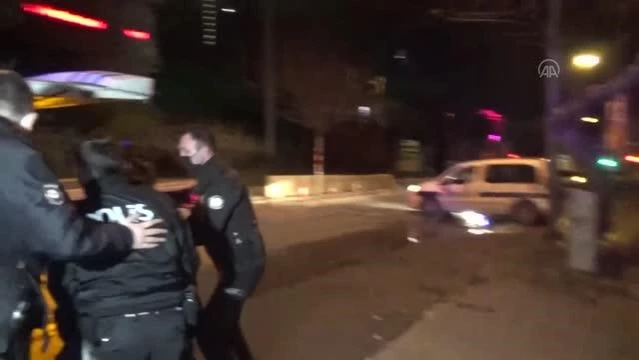 Son dakika haberi | İzmir'de otomobiliyle polis aracına çarparak kaçan alkollü sürücü kovalamaca sonucu yakalandı