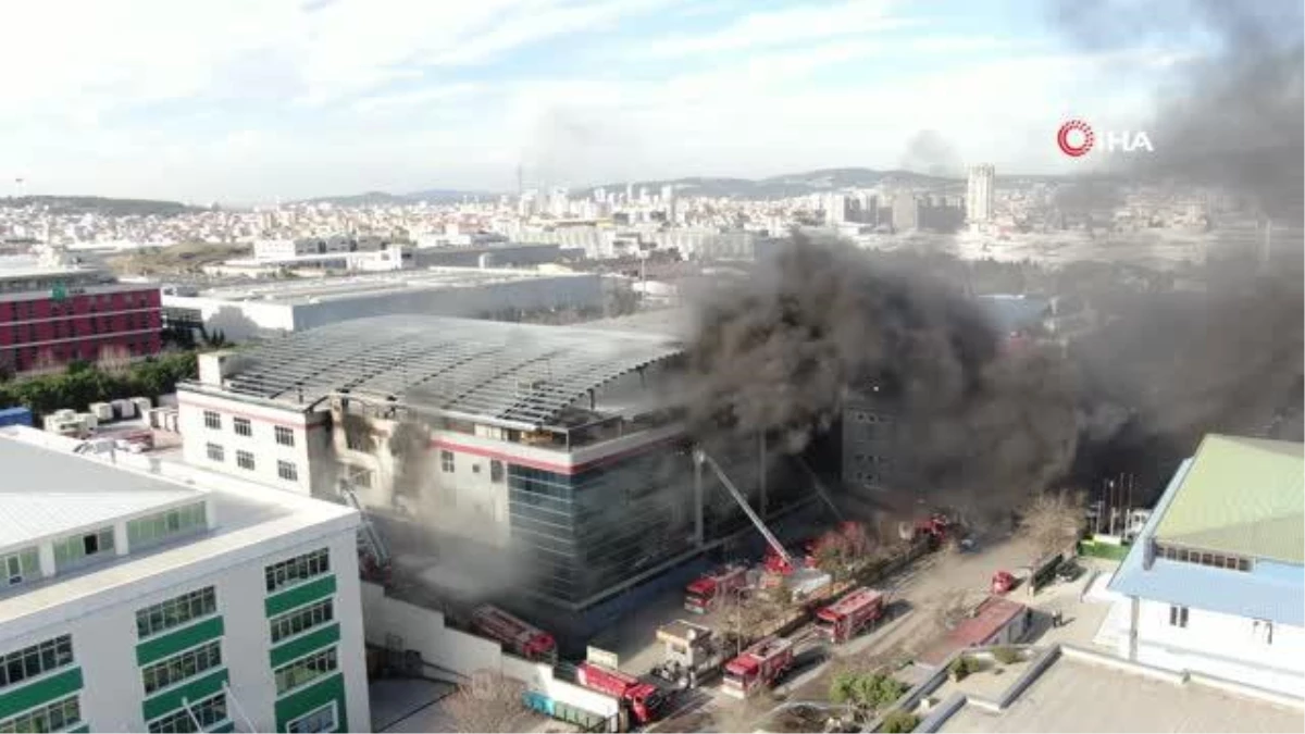 Ümraniye\'de fabrikadaki yangın havadan görüntülendi