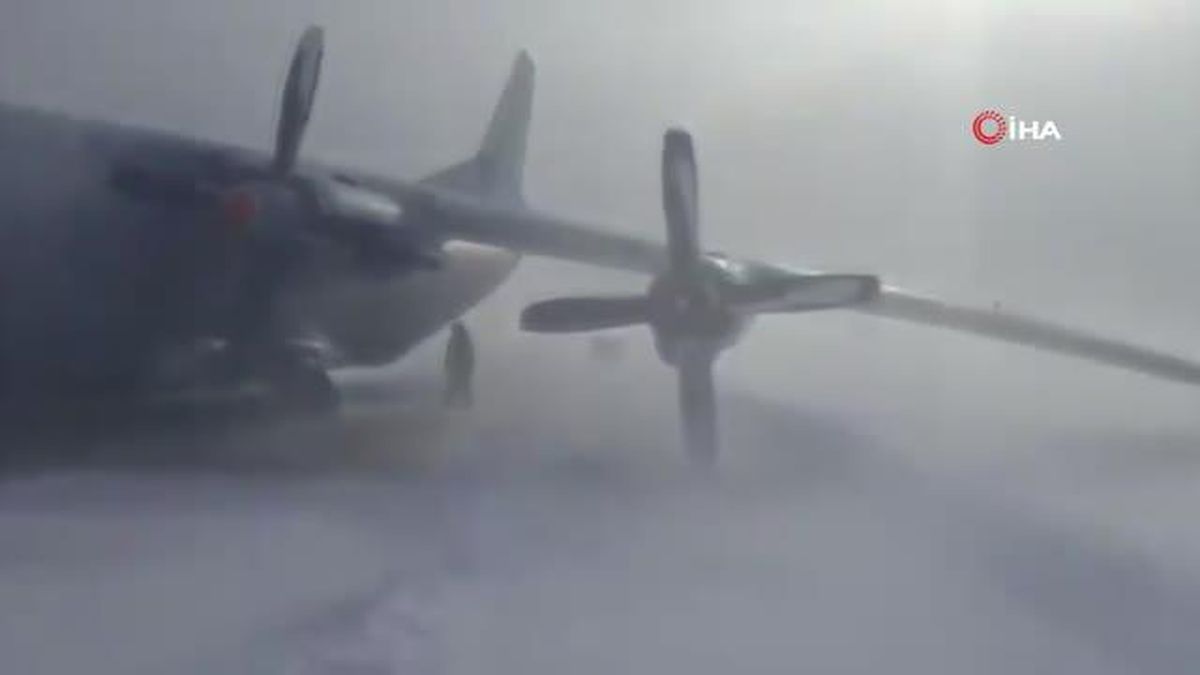 Rus Kargo Uçağı İniş Sırasında Tipi Nedeniyle Pistten Çıktı