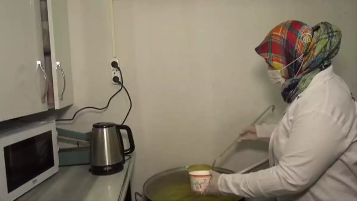 Son dakika haberleri | ŞANLIURFA - 3 kız kardeş yaptıkları yöresel yemekleri satarak geçimlerini sağlıyor