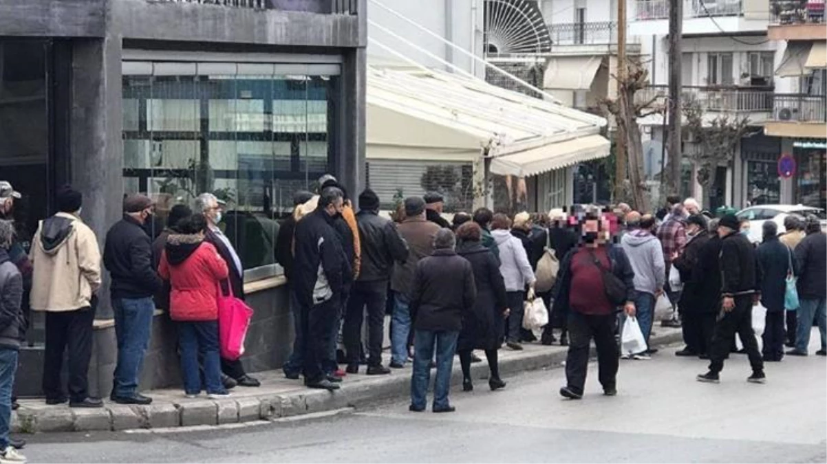 Silahlanmada hız kesmeyen Yunanistan\'da ekonomik kriz derinleşiyor: Bedava yemek için metrelerce kuyruk