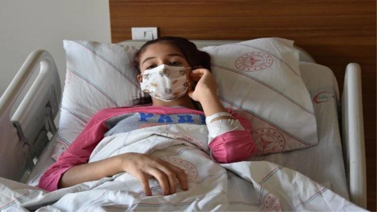 14 yaşındaki kızın karaciğerinden 20 santimetre çapında kitle çıkarıldı