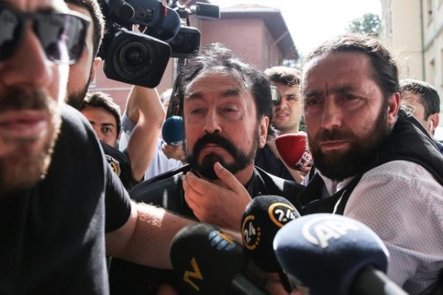 Adnan Oktar'ın 'Hayalet'i örgütün 'Seks Olimpiyatlarını' deşifre etti: Cariye bulunuyordu