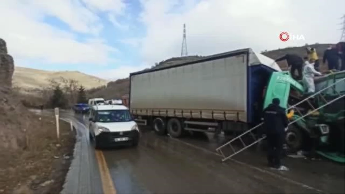 Başkent\'te tır ile çöp kamyonu çarpıştı: 6 yaralı