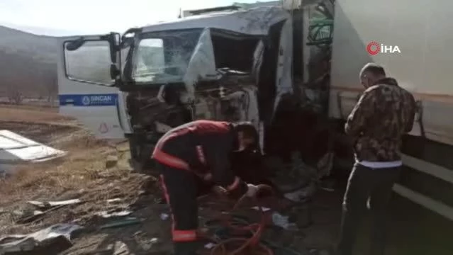 - Başkent'te tır ile çöp kamyonu çarpıştı: 6 yaralı