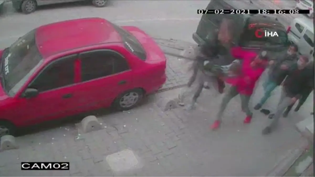 Esenyurt\'ta ölen gencin bıçaklanma anı kamerada