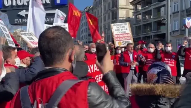 Çorum'da işten çıkarılan işçiler, İstanbul'da oturma eylemi yaptı