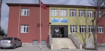 Eğitimciler ve veliler, köy okulunu yüz yüze eğitime hazırladı