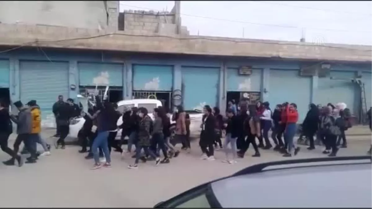 Hasekeli Kürt öğrenciler, öğretmenlerinin terör örgütü YPG/PKK tarafından alıkonulmasını protesto etti