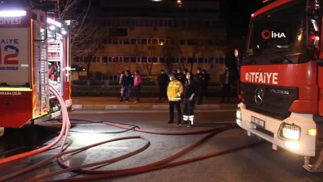 Son dakika haber... İş yerinde çıkan yangın bina sakinlerini sokağa döktü