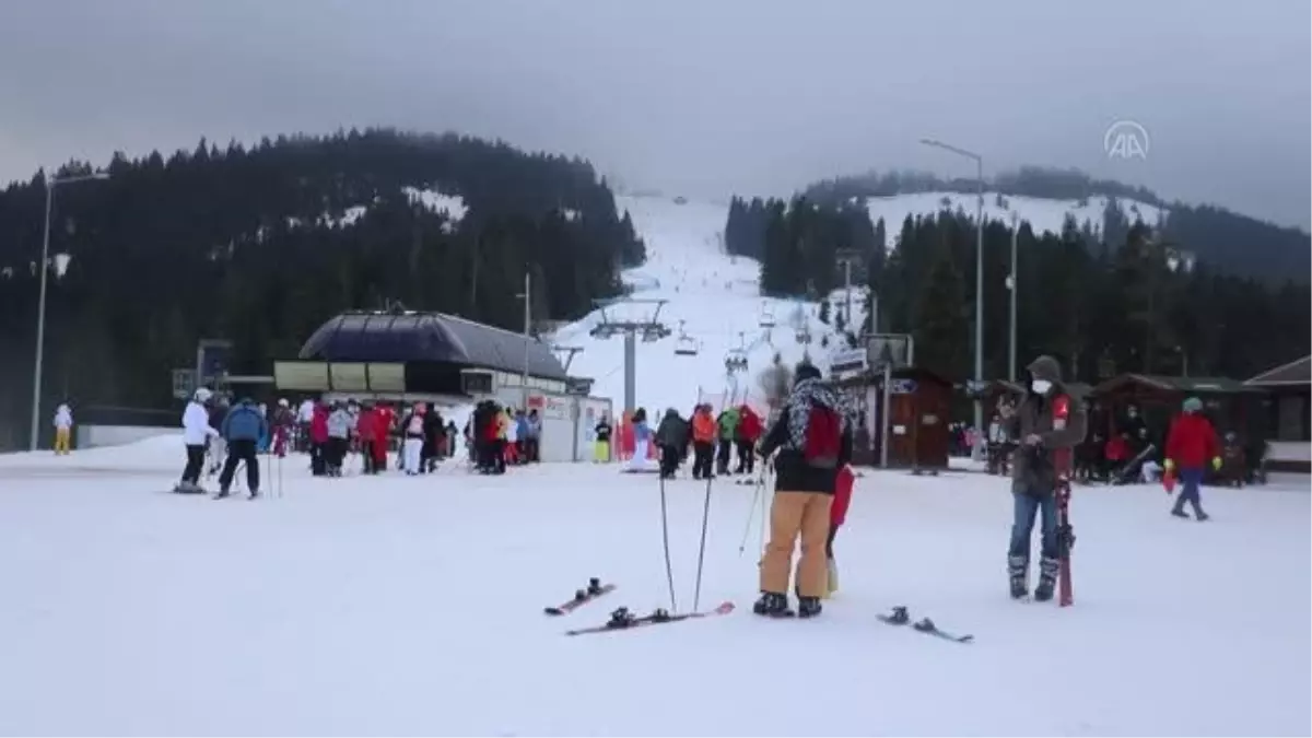 KASTAMONU - Ilgaz Dağı Kayak Merkezi\'nde yarıyıl tatilinde yoğunluk yaşanıyor