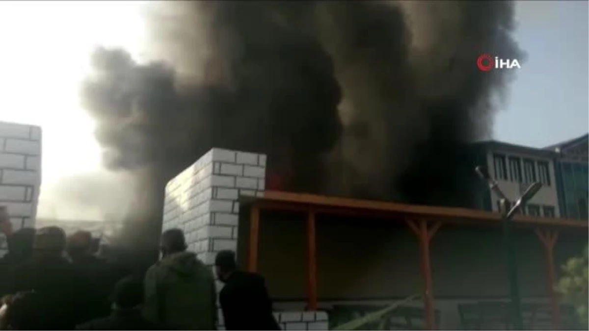 Özalp ilçesinde iş yerleri yanan esnaf için kampanya