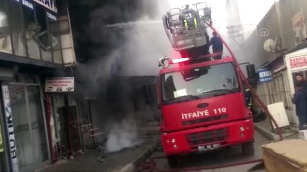 Özalp\'taki yangında dükkanları zarar gören esnaf destek bekliyor