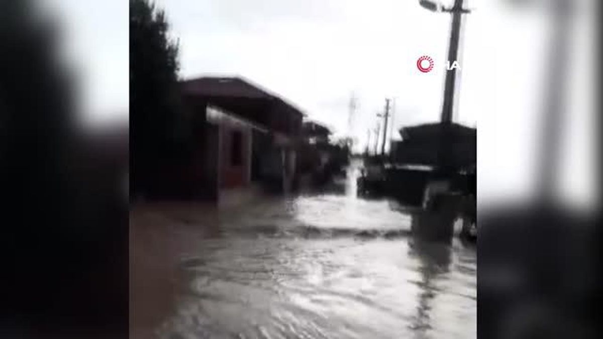 Soma'da şiddetli yağış nedeniyle evleri su bastı