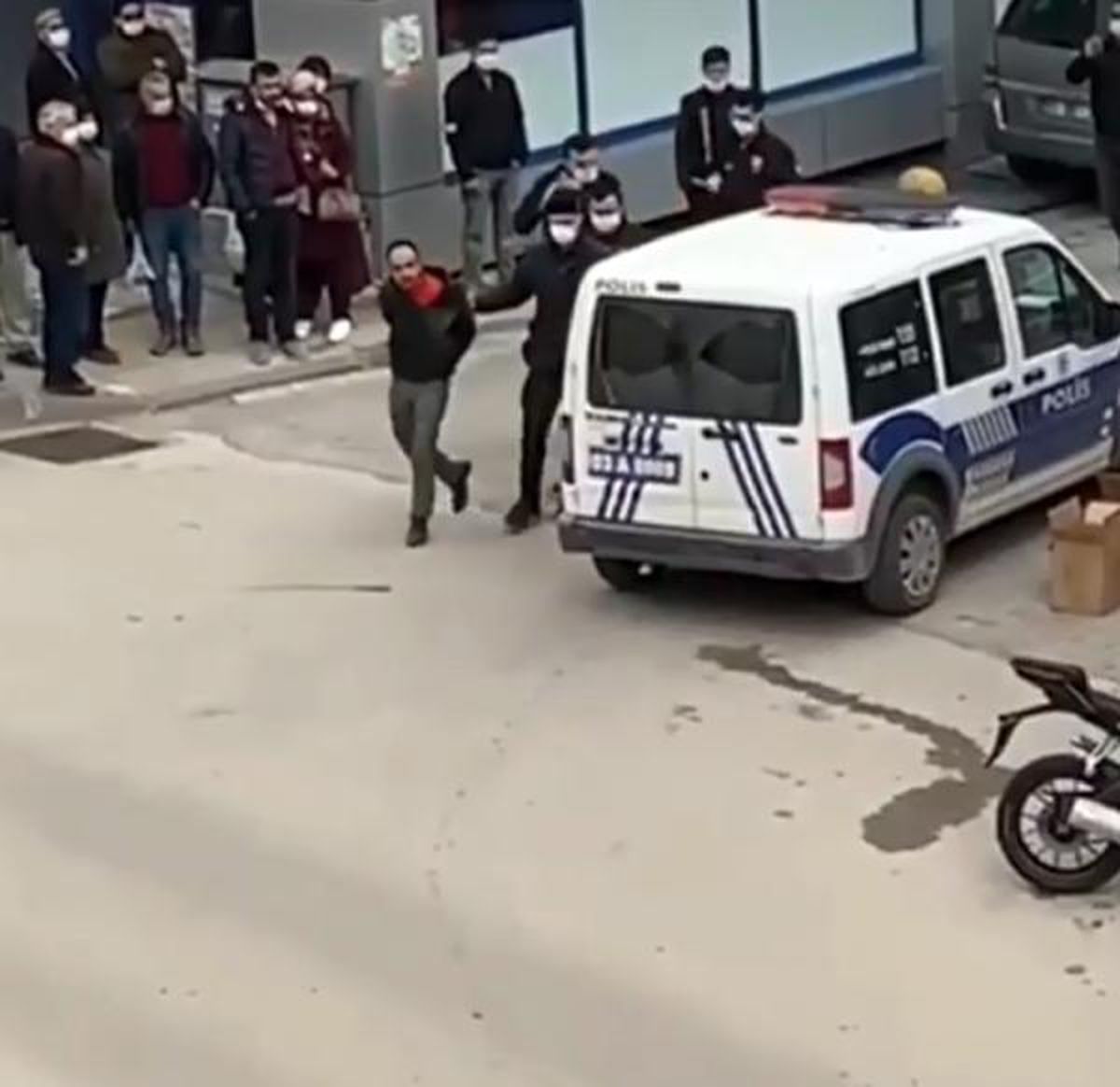 Son dakika haber... 16 yaşındaki kızını boğazından bıçaklayan baba tutuklandı, \'Öldürme kastım yoktu\' dedi