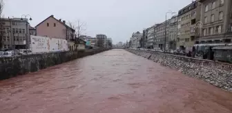 Bosna Hersek'in başkenti Saraybosna'daki Miljacka Nehri'nin debisi yükseldi