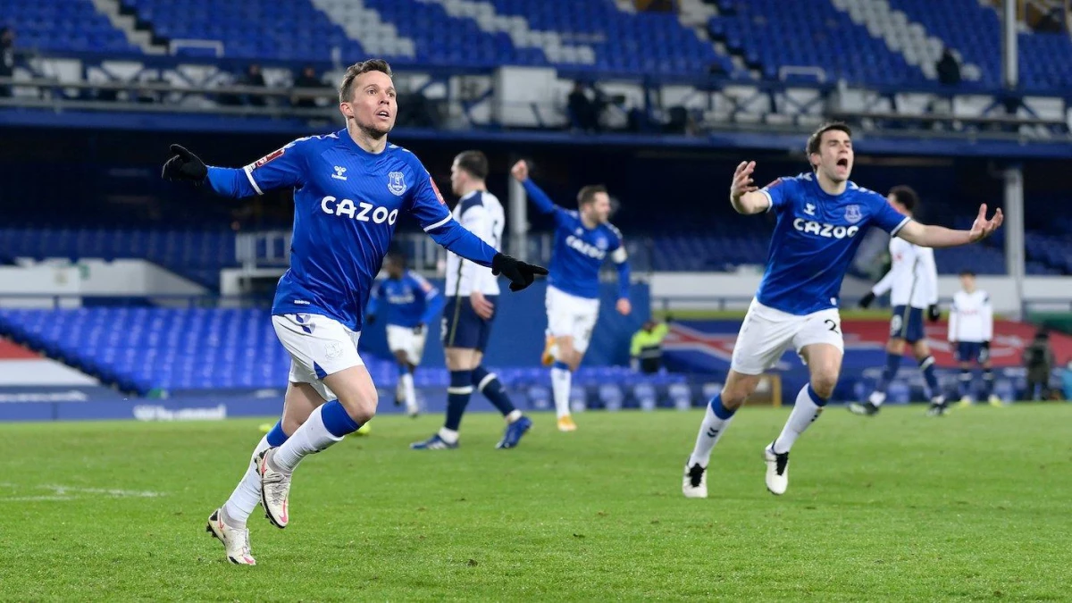 Everton, uzatmaya giden maçta Tottenham\'ı 5-4 yenerek FA Cup\'ta tur atladı