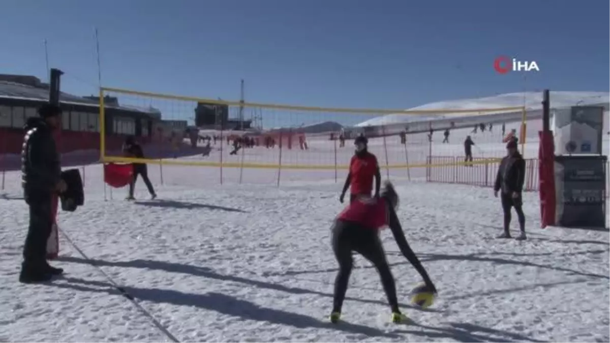 Kar Voleybolu Milli Takımı turnuvaya Erciyes\'te hazırlanıyor