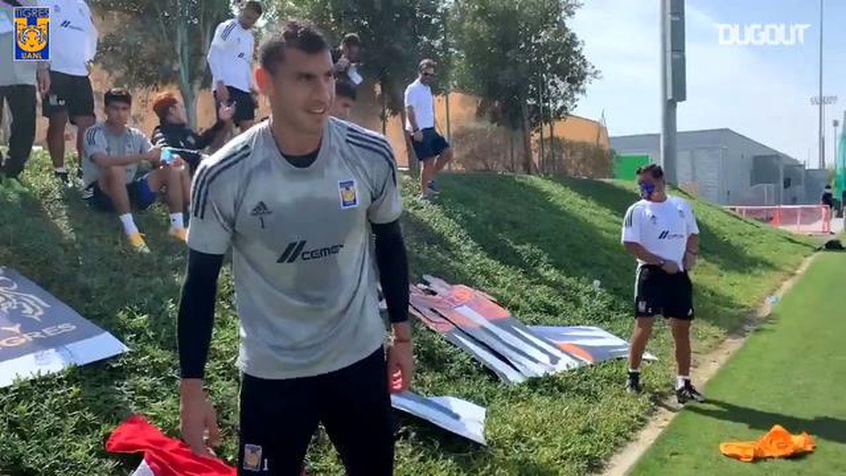 Tigres\'li Oyuncular Nahuel Guzman\'ın Doğum Gününü Kutladı