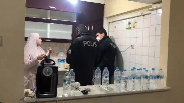 Gürültü şikayetine giden polis, evde düğün yapan gelin damatla karşılaştı