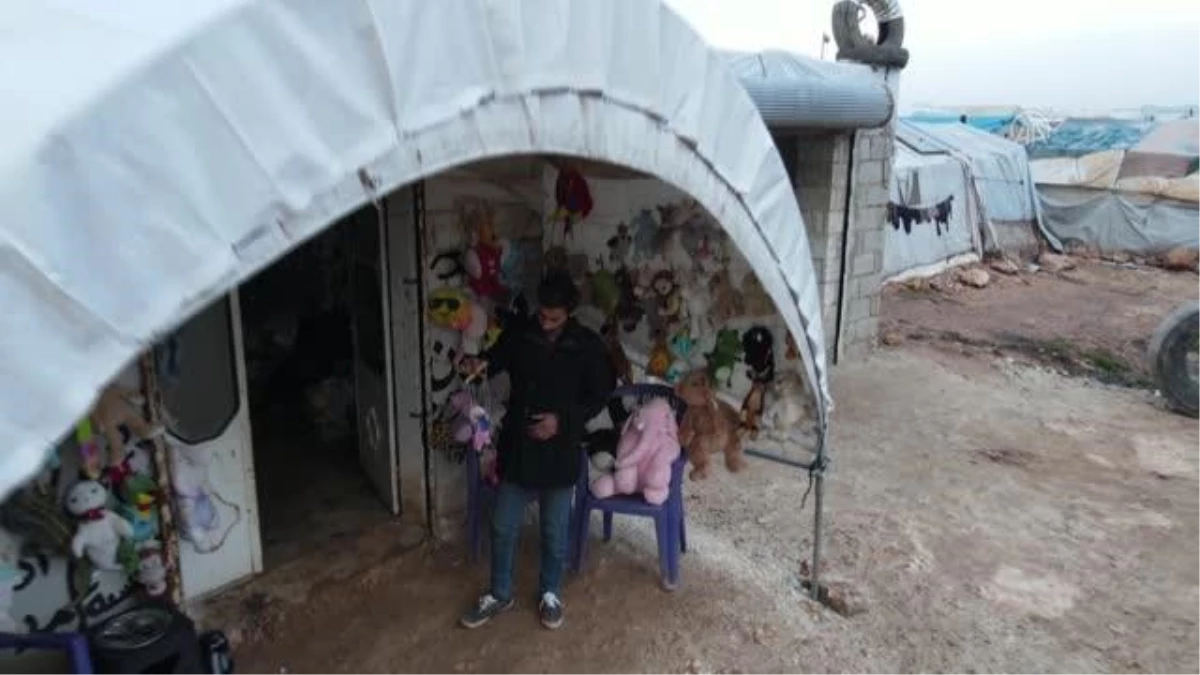 İdlib\'de kamplara sığınan çocuklar paraları olduğunda oyuncak değil, ekmek alıyor