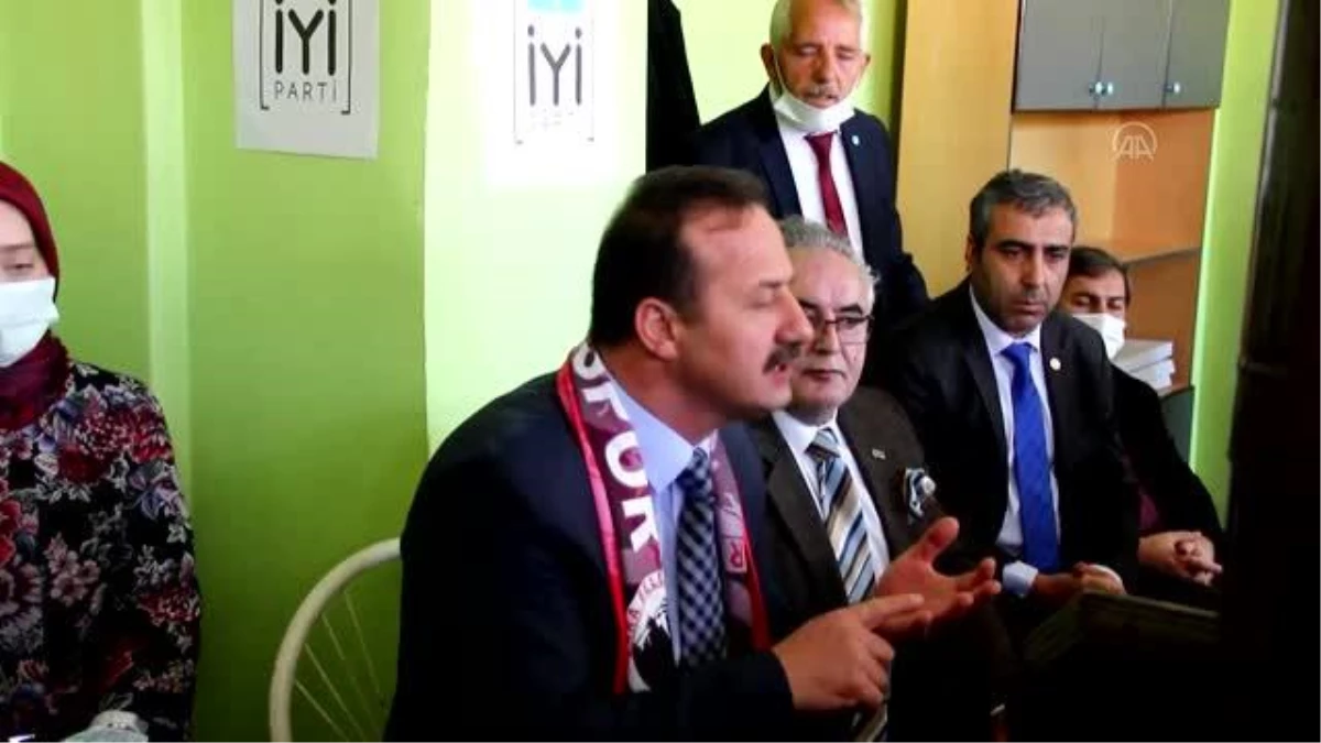 İYİ Parti Genel Başkan Yardımcısı Yavuz Ağıralioğlu, Zara\'da