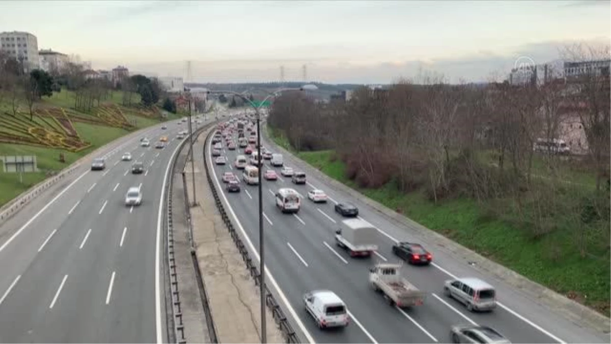 Son dakika haberi... Koronavirüsle mücadele kapsamında, 15 Şubat Pazartesi saat 05.00\'te sona erecek sokağa çıkma kısıtlaması başladı.