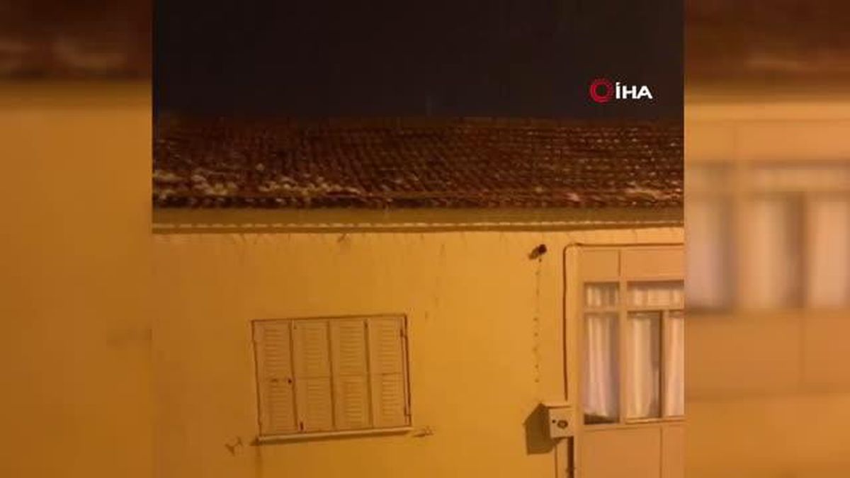 Urla'yı dolu vurdu: Seralar delik deşik