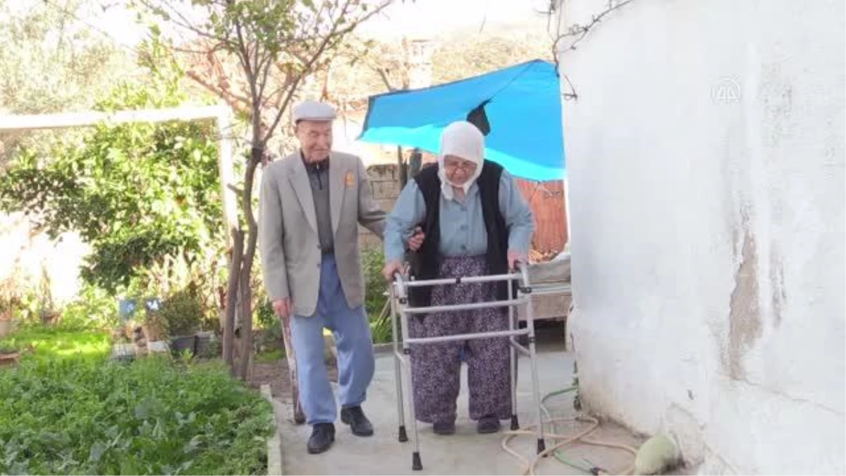 Aydınlı çift 65 yıllık evliliklerini "büyük bir sevgi" ile sürdürüyor