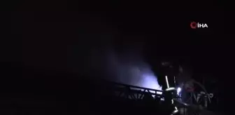 Erciş'te korkutan yangın...Depoda çıkan yangında 1 itfaiye erini elektrik çarptı, 7 vatandaş dumandan etkilendi